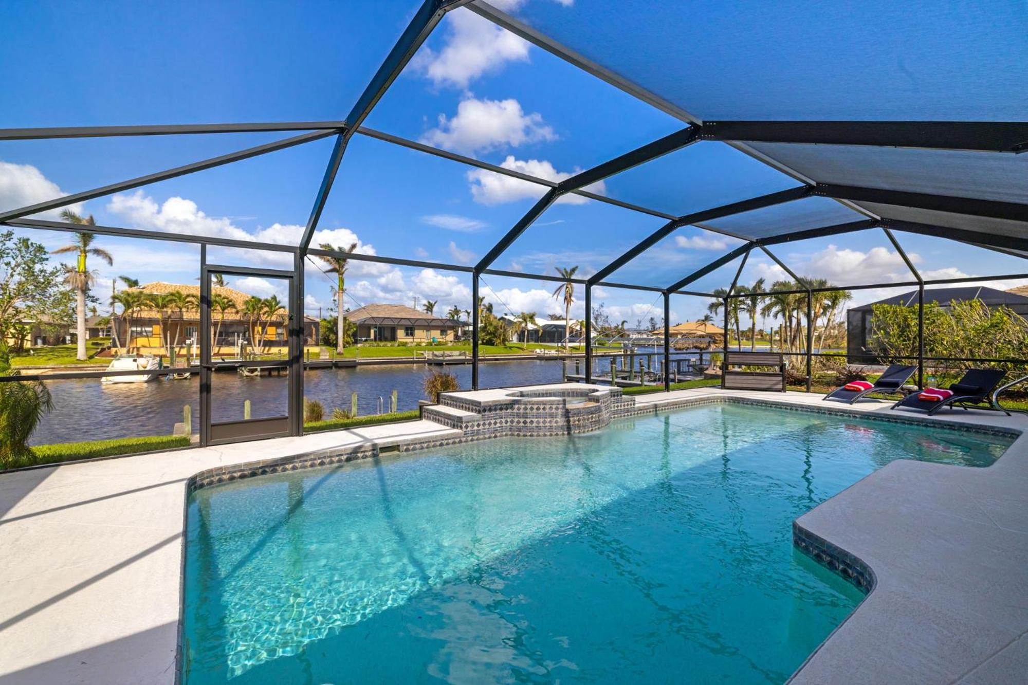 Fully Remodeled Electric-Heated Pool Home On Gulf-Access Canal - Villa Sunny Cape Coral Exterior photo