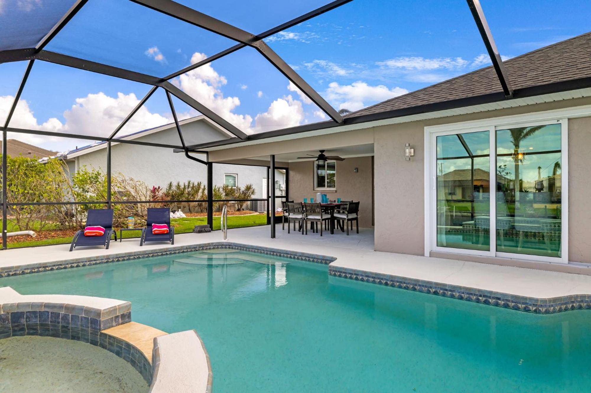 Fully Remodeled Electric-Heated Pool Home On Gulf-Access Canal - Villa Sunny Cape Coral Exterior photo
