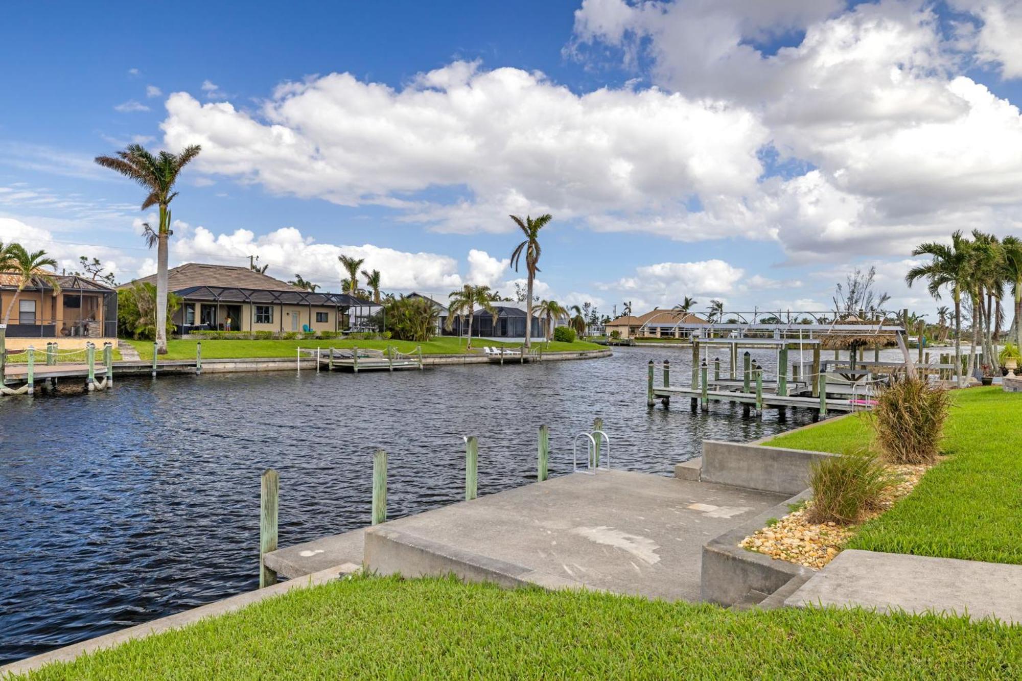 Fully Remodeled Electric-Heated Pool Home On Gulf-Access Canal - Villa Sunny Cape Coral Exterior photo